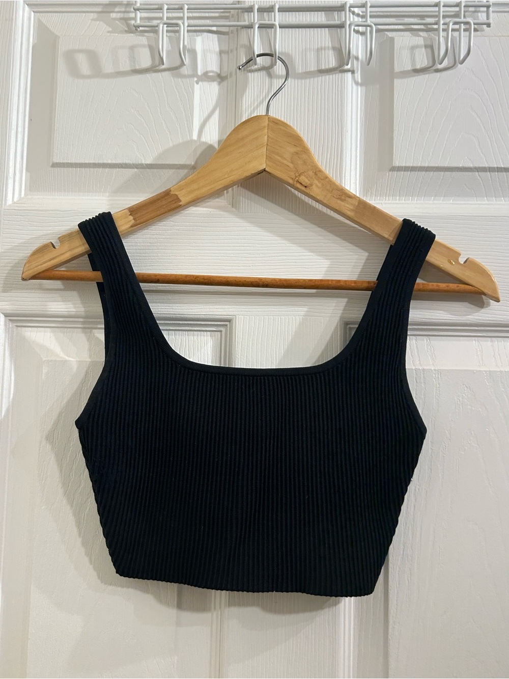 Babaton Black Ribbed Square-Neck Crop Tank Top - Women xxs